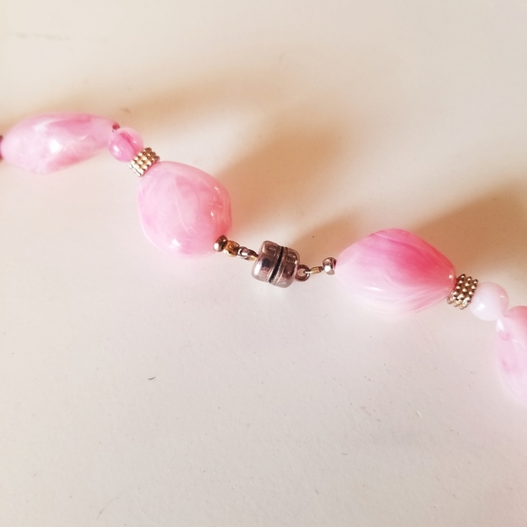 SOLD Vintage baby pink beaded costume necklace - Picture 4 of 6